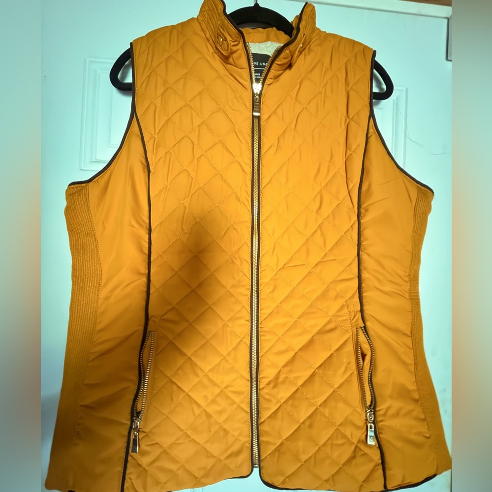 Active USA mustard vest XL